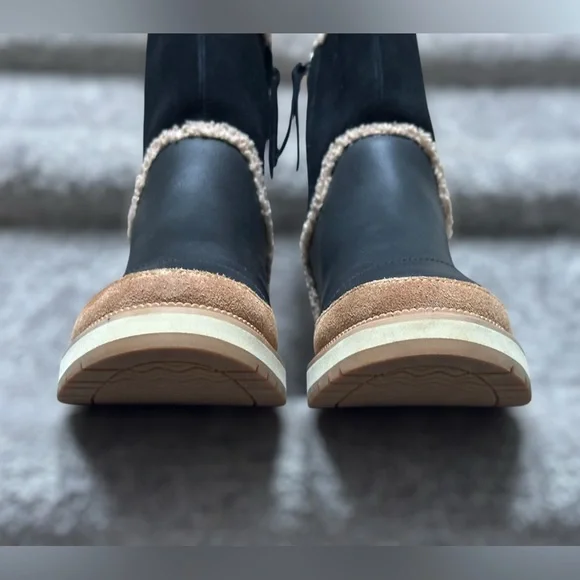 TOMS Makenna Black Leather Mid-Cath Shearling Boots Women’s 6 Style #10014172 - Picture 5 of 16